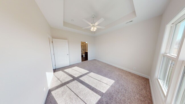 Building Photo - Modern Comfort, Great Location, and Pet-Fr...