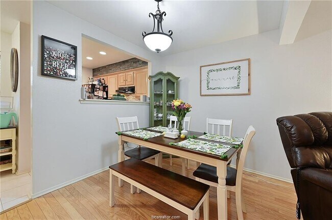 Building Photo - 2800 Longmire Dr