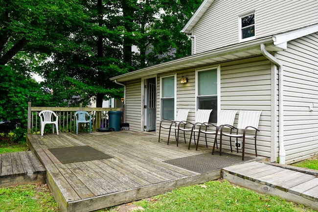 Building Photo - 124 Crain Ave