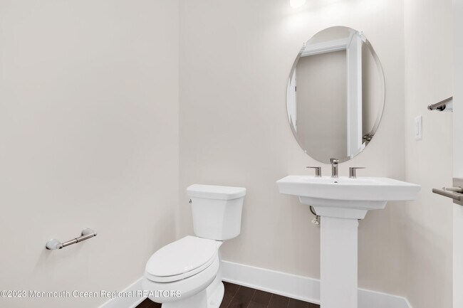 Building Photo - 5 Blaisdell Ct