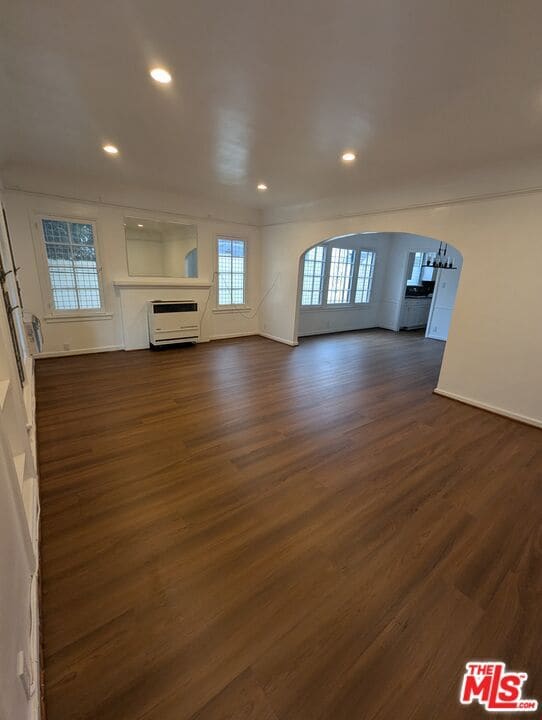 Building Photo - 640 N Poinsettia Pl