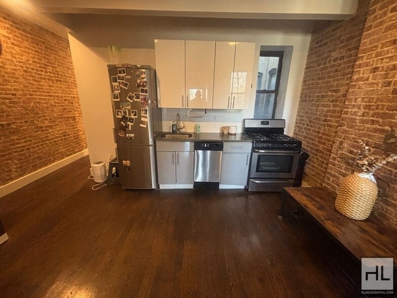 Building Photo - BEDFORD AVENUE / Classic Crown Heights 2-Bed 1-Bath / Great Location