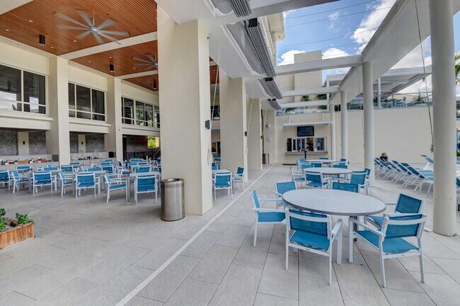 Building Photo - 30 Southport Ln