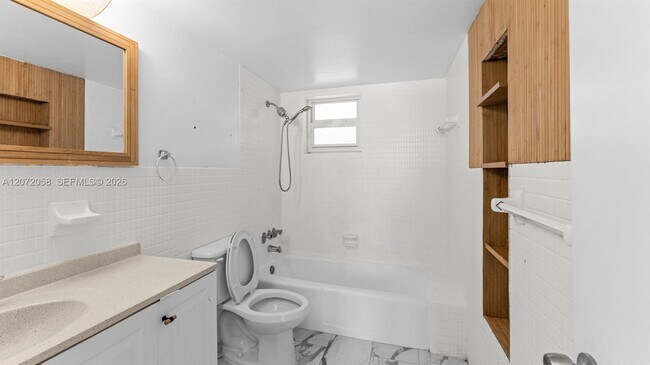 Building Photo - 1145 Normandy Dr