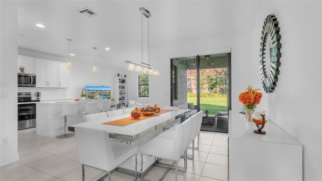 Building Photo - 304 NW 36th Ave