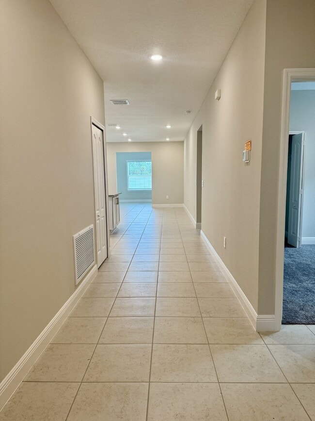 Building Photo - Spacious 4-Bedroom Home in Bradenton, FL