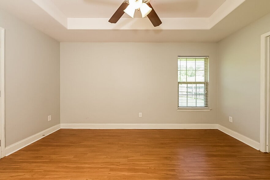 Building Photo - 45 Clover St