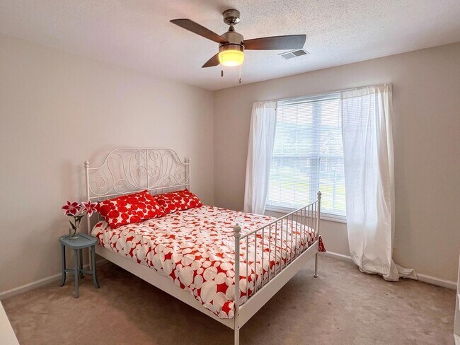 Building Photo - 1721 Fox Ridge Ct