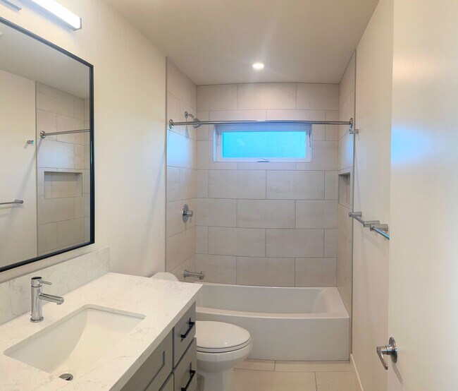 Building Photo - Idaho (Apfeld)