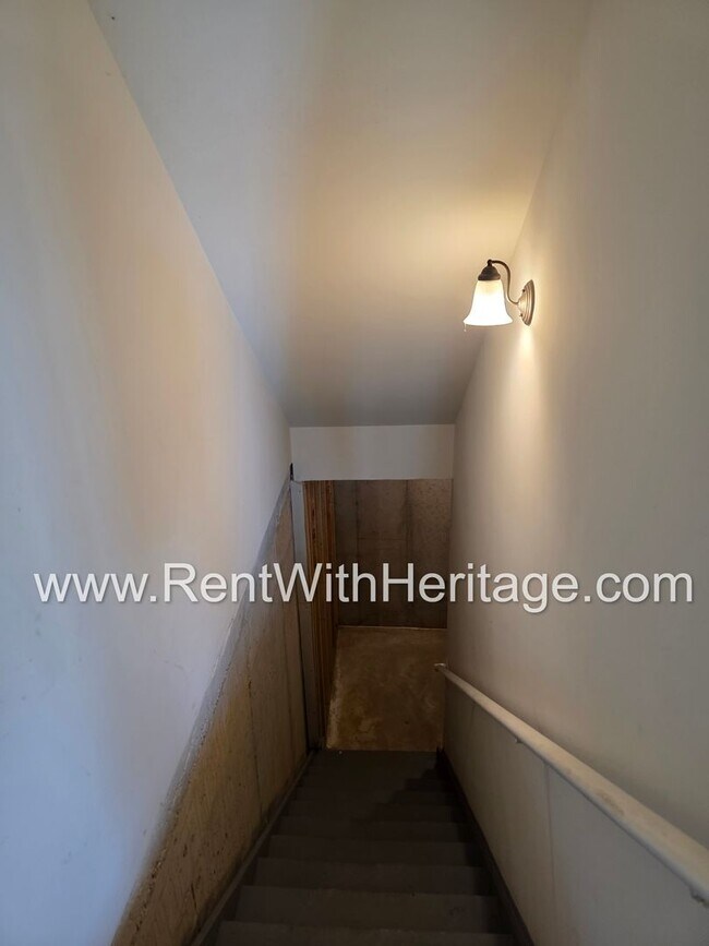 Building Photo - ABSOLUTELY BEAUTIFUL 5 BEDROOM/ 4.5 BATH HOME YOU DONT WANT TO MISS.