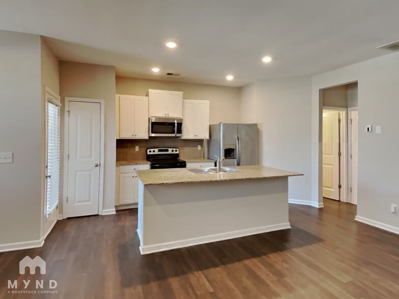 Building Photo - 5648 Union Pointe Dr