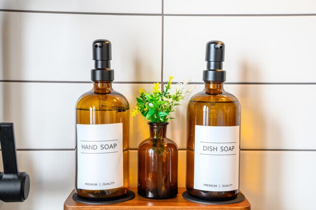 Building Photo - 714 Richmond Ave.