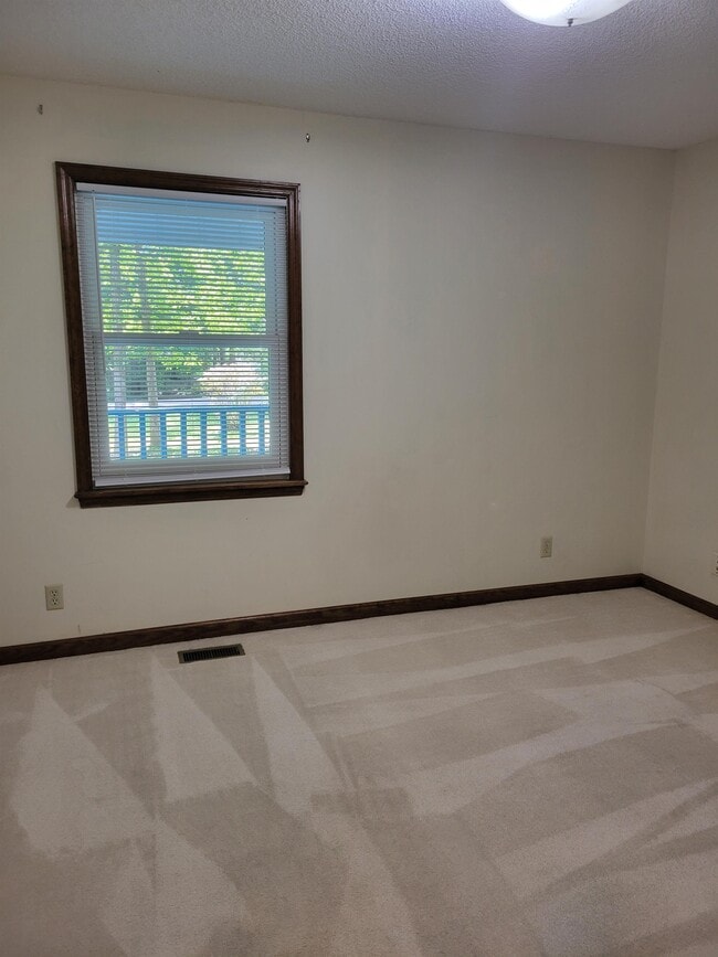Building Photo - 261 St George Dr