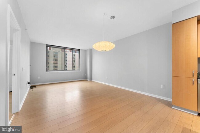 Building Photo - 440 L St NW