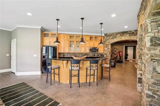 Building Photo - 6285 Aberdeen Dr NE