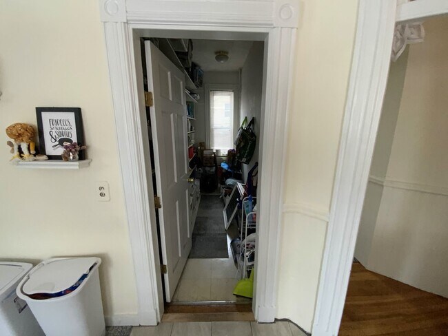 Building Photo - HOT MISSION HILL LISTING!!!!