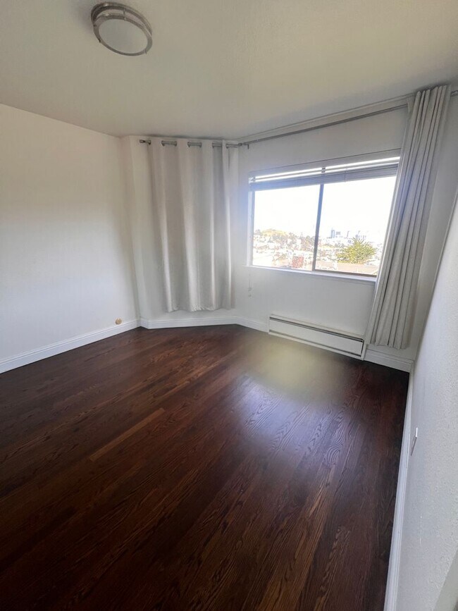 Building Photo - 185 Villa Terrace