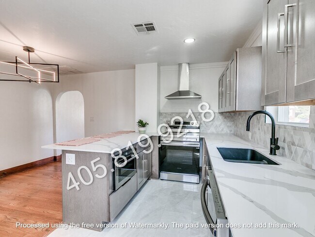Building Photo - 2212 N Kelham Ave