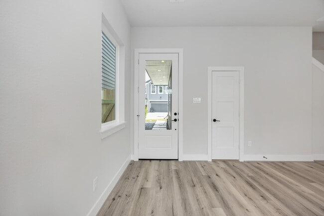 Building Photo - 318 Charlock St