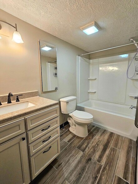 Building Photo - 4 N Park Pl