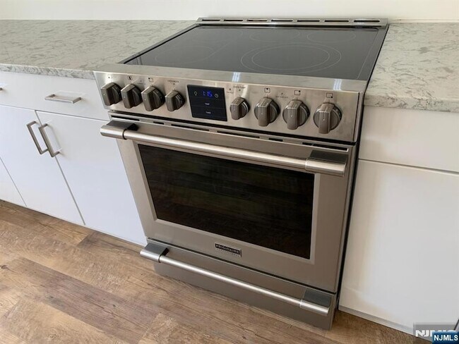 Building Photo - 301 Beech St