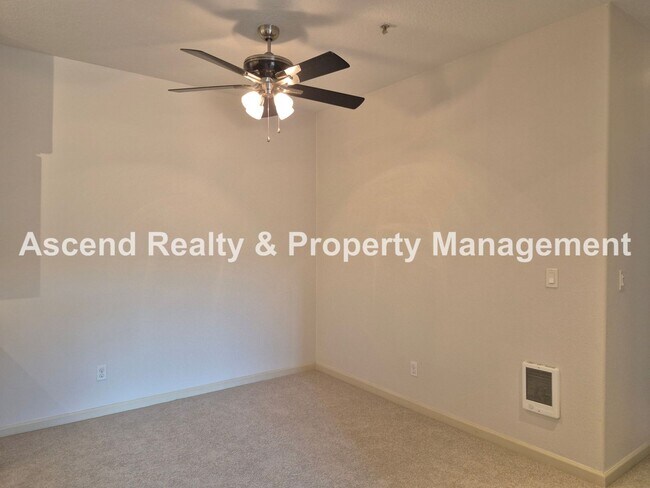 Building Photo - 2Bed/2Bath Tanasbourne Condo Quiet Location MiniSplit AC Assigned Parking Space Water & Garbage I...