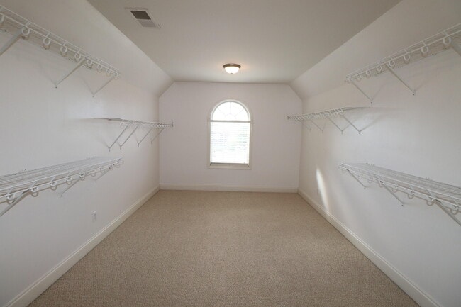 Building Photo - 417 Courchelle Dr