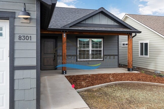 Building Photo - 3-Bedroom, 2-Bathroom Home with 3-Car Gara...