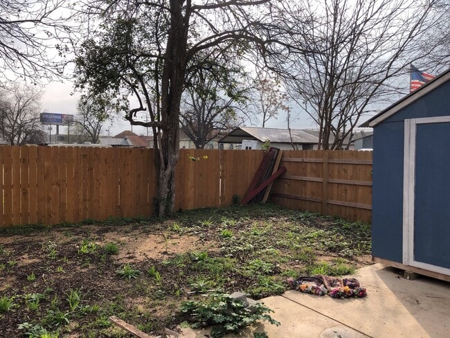 Building Photo - Down Town