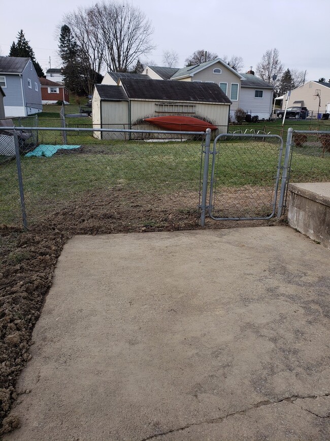 Building Photo - Beautiful 3 bedroom 1.5 Bathroom unit located within East Pennsboro Area School District