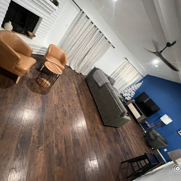 Building Photo - 10777 Spring Cypress Rd