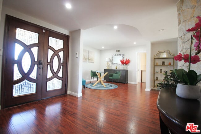 Building Photo - 6605 S Sherbourne Dr