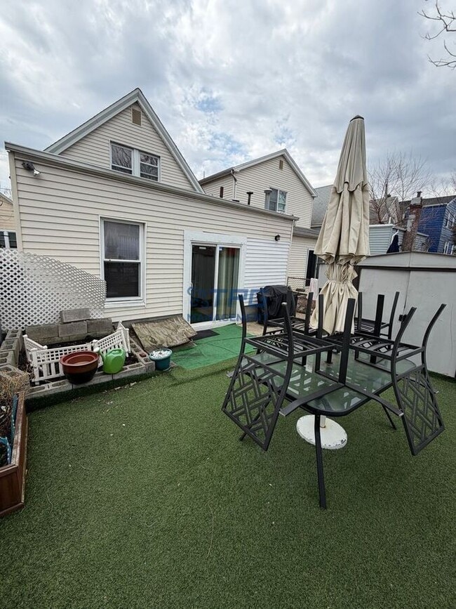 Building Photo - 19 Sisson Ct