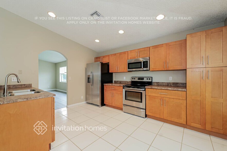 Building Photo - 1796 S Club Dr