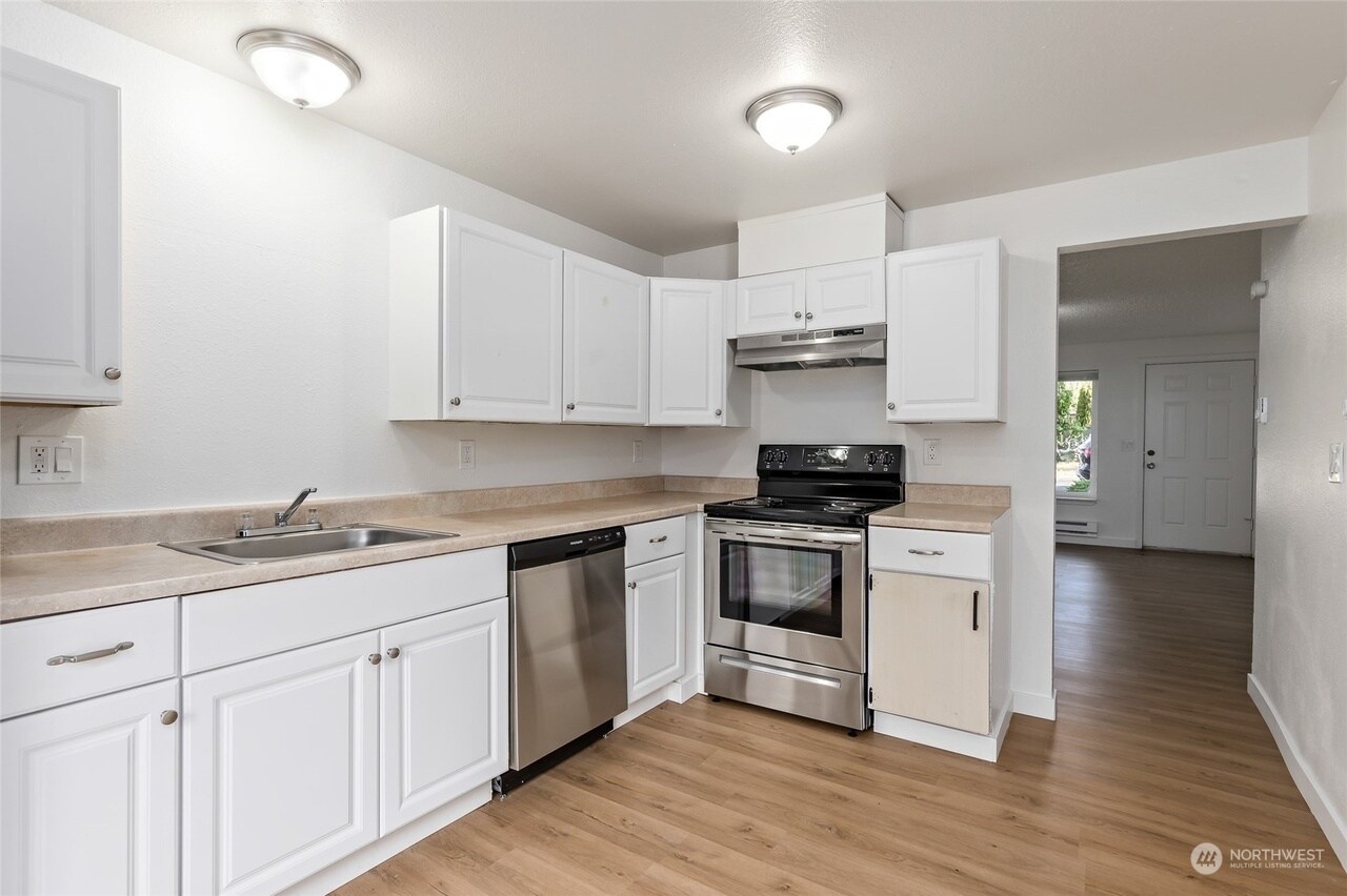 Building Photo - 1521 E 38th St