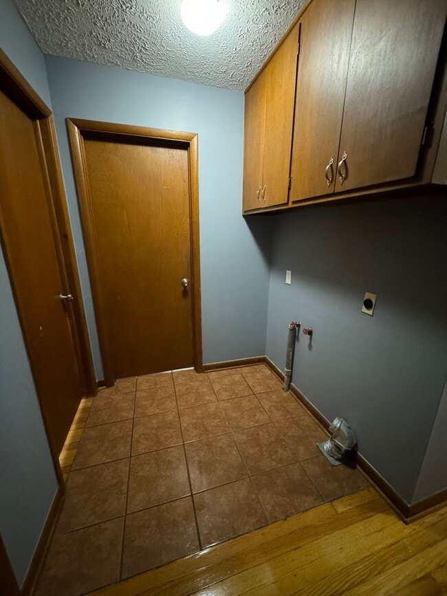 Building Photo - 3 Bed 1 Bath 1 Carport PRE-LEASING