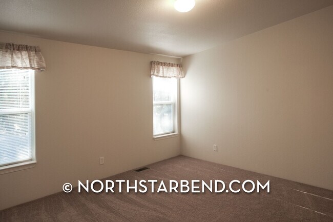 Building Photo - Updated home in Deschutes River Woods