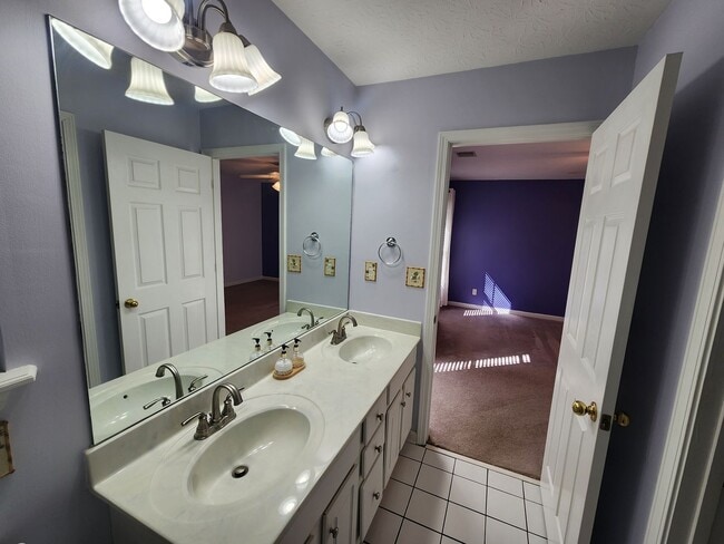 Building Photo - Spacious 3 bedroom 3 full bath condo for rent!!