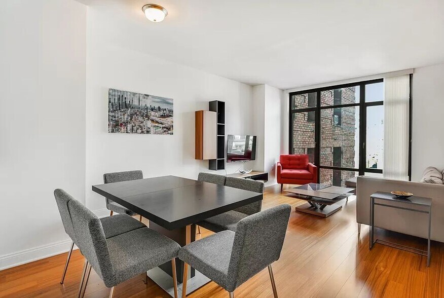 Building Photo - 57 Reade St