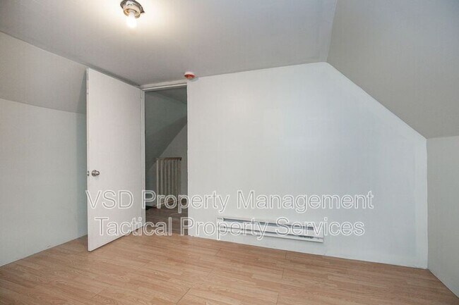 Building Photo - 1583 E 84th St