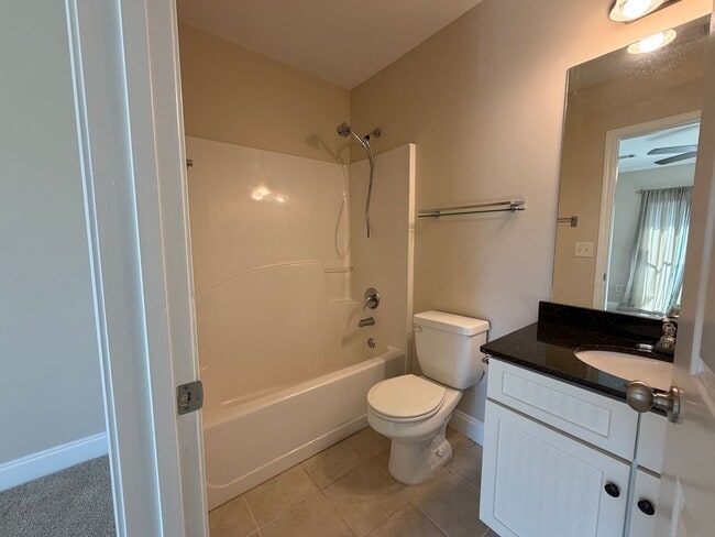 Building Photo - Lovely 3 Bedroom 3 Bath Townhouse on the east side of Athens, GA
