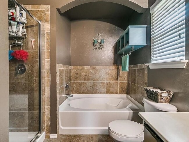 Building Photo - AVAILABLE NOW -  $500 Off First Month | 4-Bed Home in the Heart of Mustang | Storm Shelter & Mode...