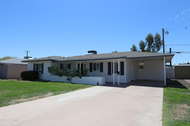 Primary Photo - 6907 E Earll Dr