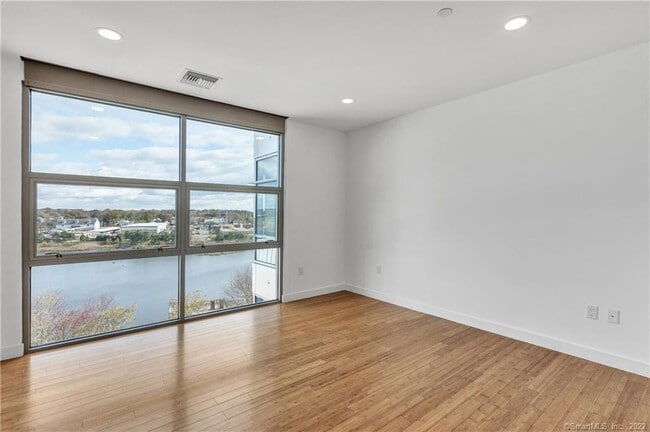 Building Photo - 33 N Water St