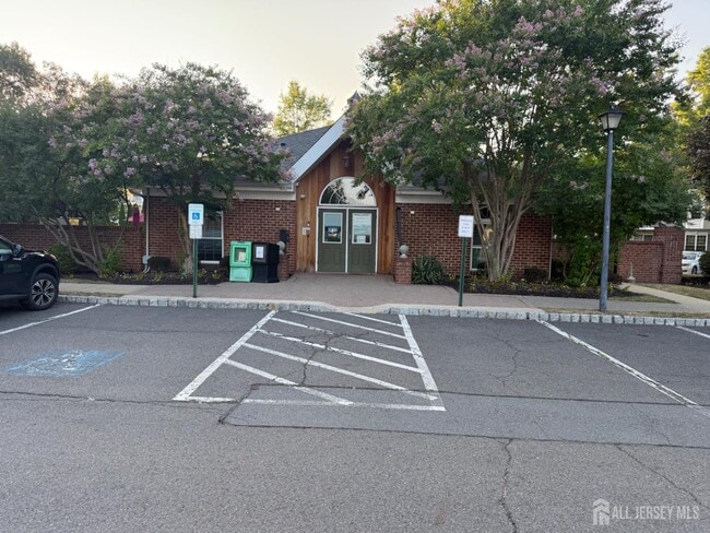 Building Photo - 125 Albury Way