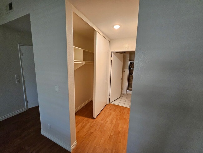 Building Photo - 5 Windwood
