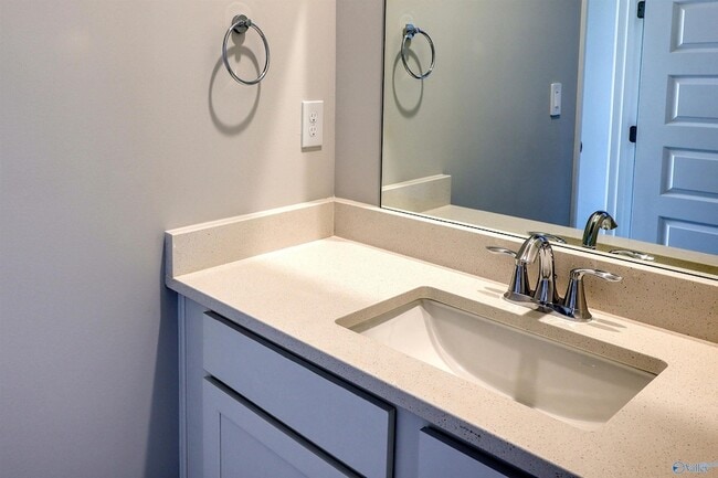 Building Photo - 102 Clift Crk Dr