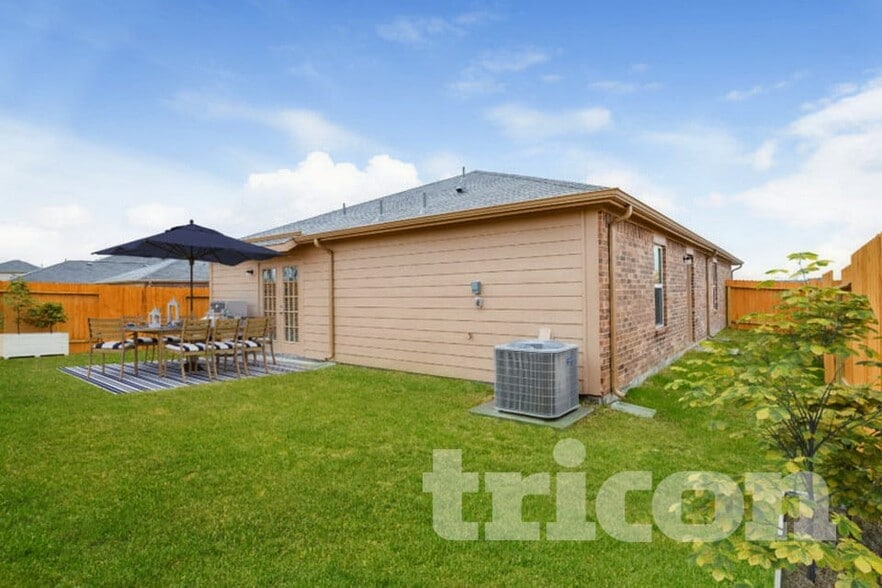 Building Photo - 333 Summer Horse Dr