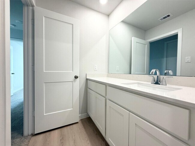 Building Photo - 3914 Flora Fld Dr