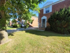 Building Photo - 255 E 250th St